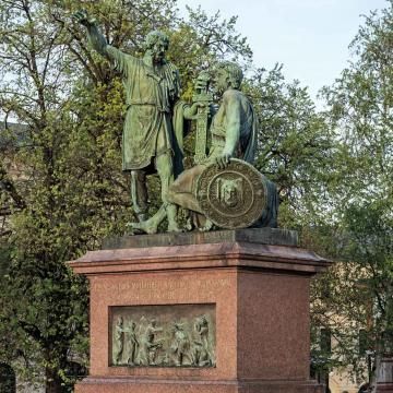 moscow_05-2017_img07_monument_to_minin_a