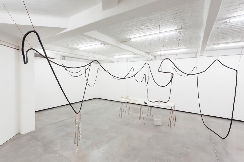 Iza Tarasewicz, wystawa "Collaboraiting Objects Radiating Environments", Kunstlerhaus Bethanien, Berlin, 2014, fot. Ivo Gretener