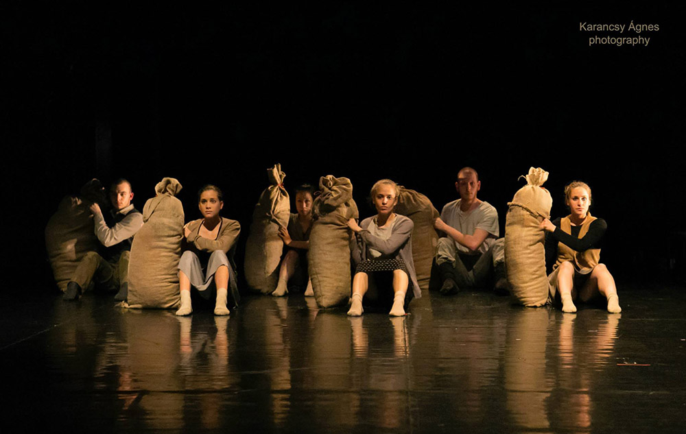 Zdjęcie z przedstawienia "My daughter Anna Frank", Teatr Tańca w Budapeszcie, fot. Agnes Karancsy / materiały promocyjne