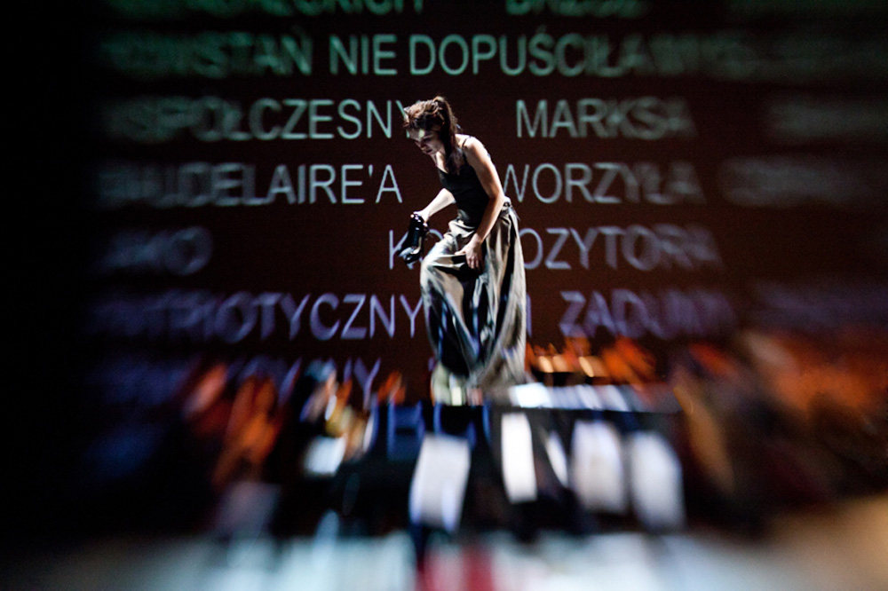 A photograph from the "Chopin Without Piano" performance, directed by Michał Zadara, photo: Natalia Kabanow / CENTRALA
