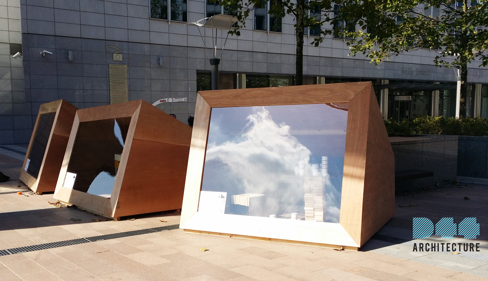 Drewniane boxy, w których pokazywany jest polski design na ulicach Brukseli, fot. Agnieszka Gansiniec