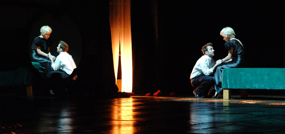 ﻿﻿Zdjęcie z przedstawienia "Nosferatu" w reżyserii Grzegorza Jarzyny, fot. Stefan Okołowicz / Teatr Narodowy