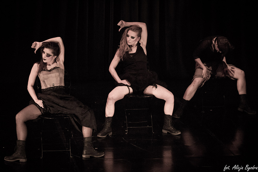 Zdjęcie z przedstawienia "Puste ciało", Sopocki Teatr Tańca, fot. Alicja Byzdra / materiały promocyjne
