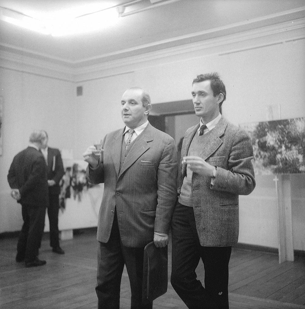 Stanisław Jerzy Lec i Wiesław Borowski, Galeria Krzywego Koła, Warszawa, 1960, fot. Tadeusz Rolke / Agencja Gazeta