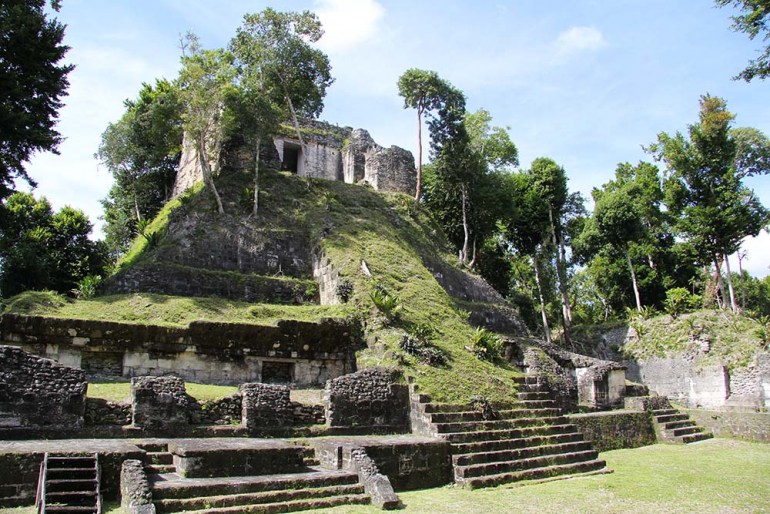 Ruiny świątyni Majów w Nakum, Gwatemala, fot. Jorge Antonio Leoni de León
