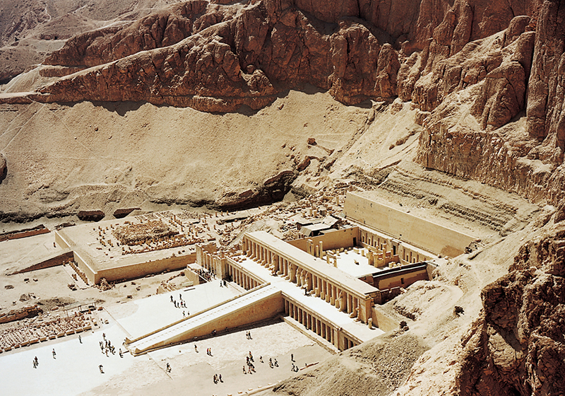 Kompleks świątyń w Deir el-Bahari i świątynia Hatszepsut, fot. W. Jerke / Forum
