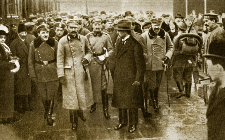 Jozef Piłsudski is welcomed at a train station in Warsaw upon his return from prison in Magdeburg, 11 Nov 1918. Photo: Piotr Mecik / Forum