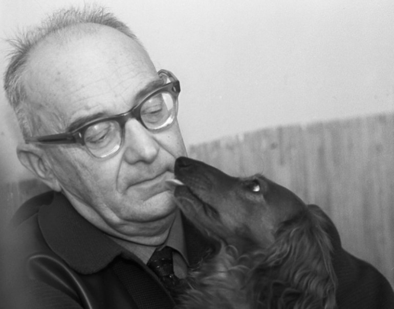Игорь Неверли с собакой, 1965, фото: Анджей Шиповский / East News
