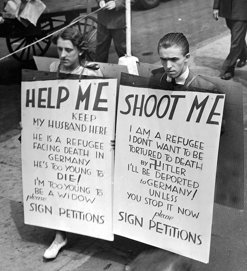 Jewish Europeans protesting on Ellis Island, 1936. Photo: Sueddeutsche Zeitung Photo / Forum