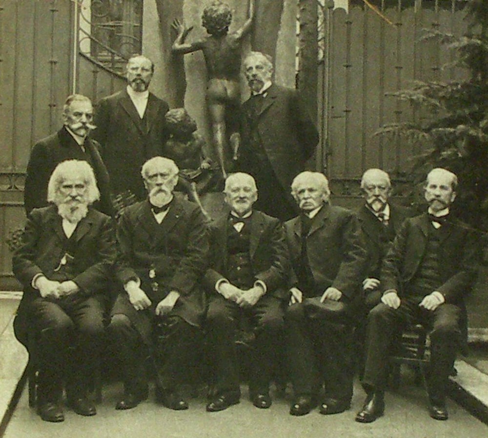 The Polish School in Paris - the school board by the statue of Seweryn Gałęzowski, from the left: Władysław Mickiewicz, Wacław Gasztowtt, Józef Gałęzowski, Bolesław Rubach, Władysław Malinowski, Aleksander Dybowski, Eugeniusz Korytko, Alfred Budzyński, Dionizy Zaleski, Paris 1911 , photo: Jan Lipkowski / Muzeum Literatury / East News