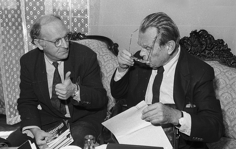 Josif Brodski i Czesław Miłosz podczas spotkania na Uniwersytecie Jagiellońskim w Krakowie, 1990, fot. Maciej Socho / PAP
