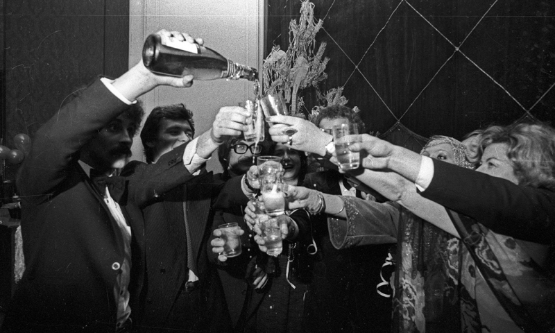  Sylwester, toast noworoczny, 1976, fot. Jacek Barcz / Forum