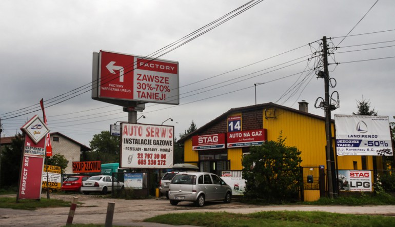 Reklamy przy drodze wjazdowej do Warszawy, fot. Grażyna Myślińska / Forum