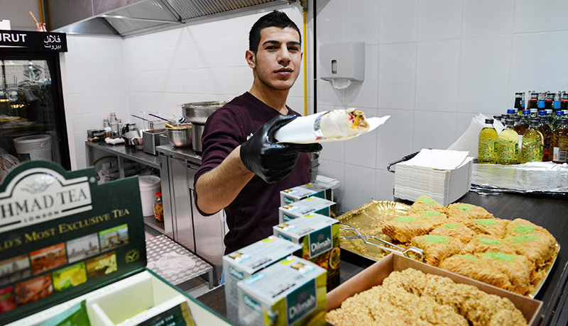 Bejrut Falafel（ワルシャワ），撮影：フランチシェク・マズルFranciszek Mazur / AG