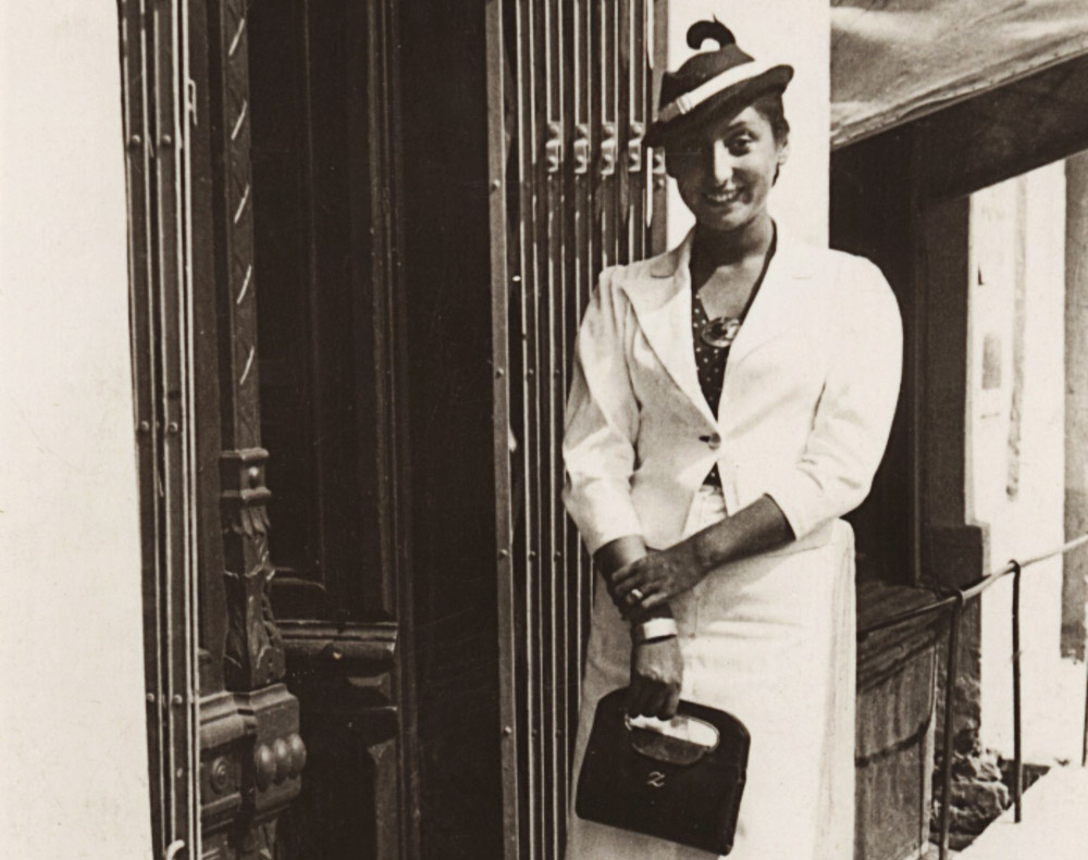Поетка Зузанна Ґінчанка в своєму рідному місті Рівному, 1934. Фото: Muzeum Literatury / East News