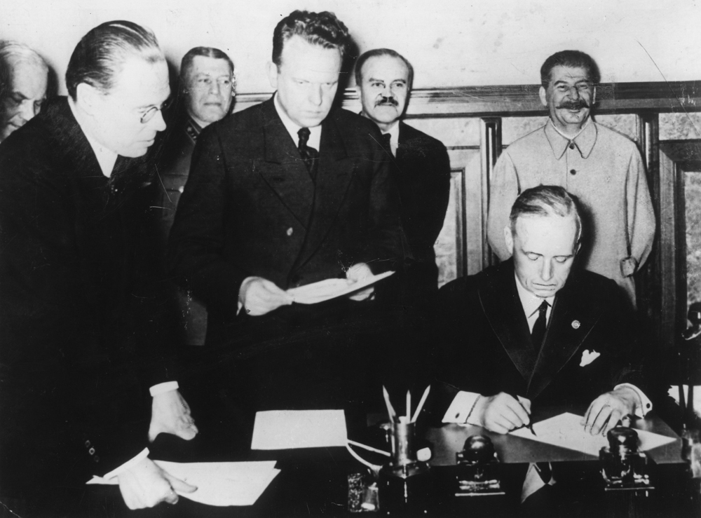 Подписание пакта о ненападении между Германией и Советским Союзом (Пакт Молотова-Риббентропа), фото AKG Images / East News 