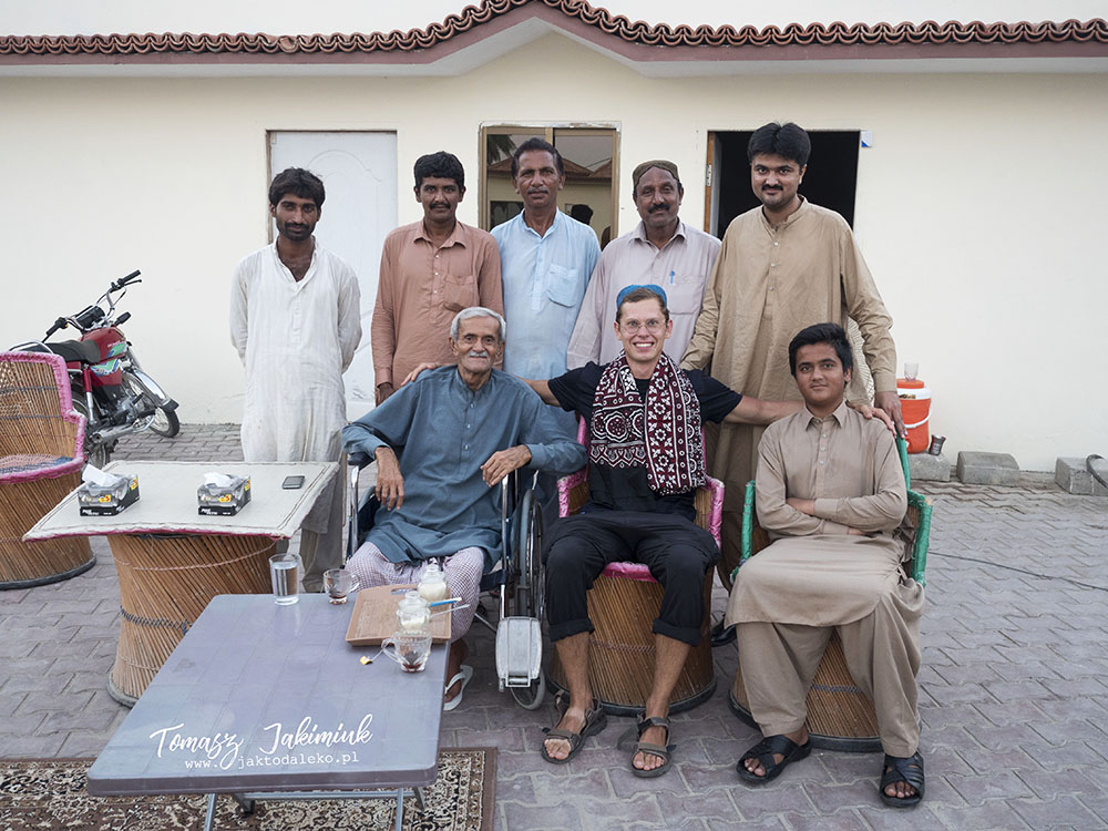 Tomasz Jakimiuk visiting a Pakistani businessman and his friends, photo: T. Jakimiuk’s collection
