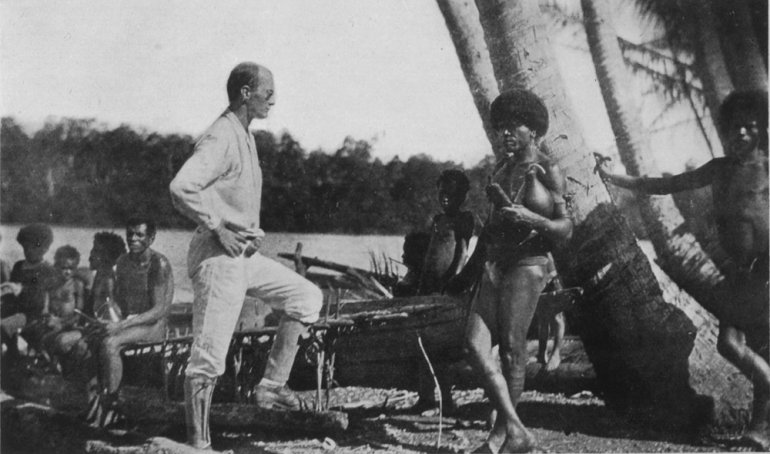 Антрополог Бронислав Малиновский на островах Тробриан, 1914–1918. Фото: Mary Evans Picture Library / Forum