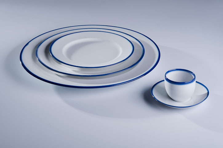 Modus Design (Марек Цецуля, Дага Роджерс), коллекция посуды «Blue Line», 2013, фото из архива Регионального музея в г. Сталёва-Воля.