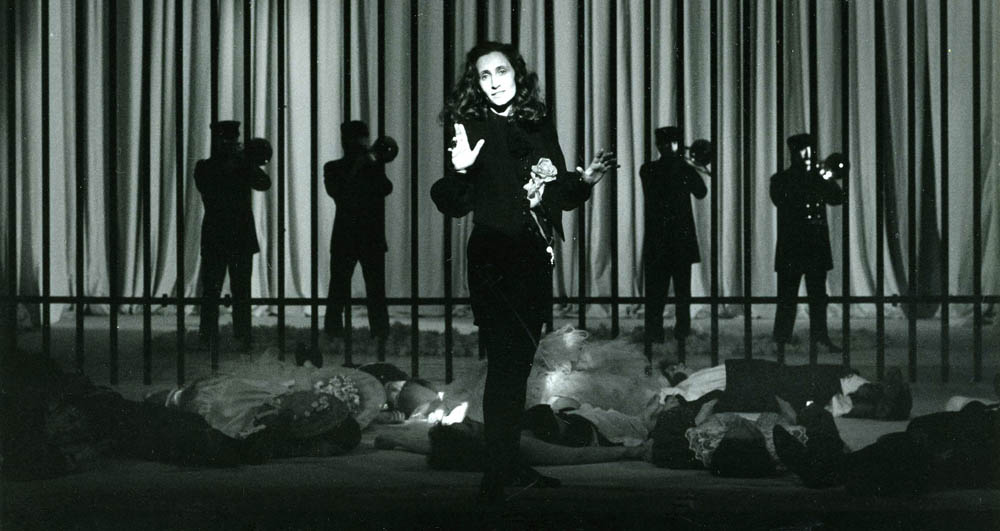 Małgorzata Hajewska-Krzysztofik (Roalinda) w przedstawieniu "Jak wam się podoba" w reżyserii Tadeusza Bradeckiego, 1993, fot. Wojciech Plewiński / Narodowy Teatr Stary w Krakowie
