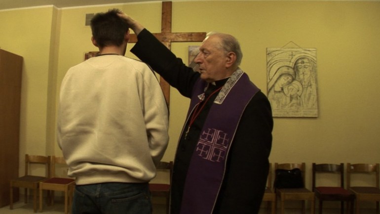 Kadr z filmu "Walka z szatanem" Konrada Szołajskiego, fot. HBO