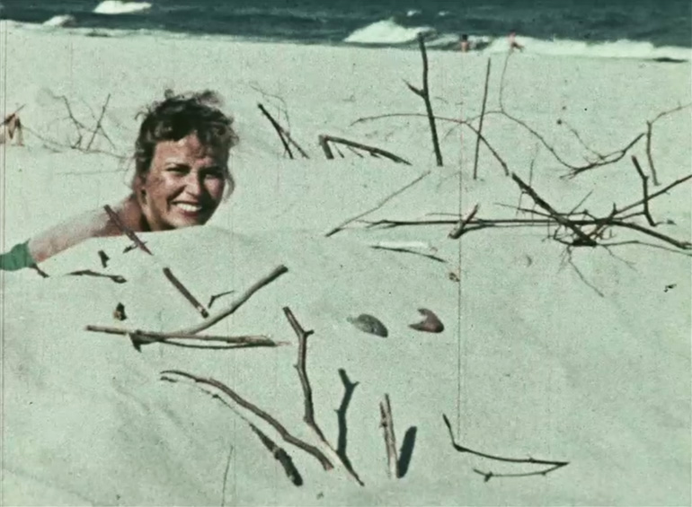 Kadr z filmu "Wojciech Zamecznik - Dom na głowie". Na zdjęciu żona artysty - Hala, fot. materiały promocyjne