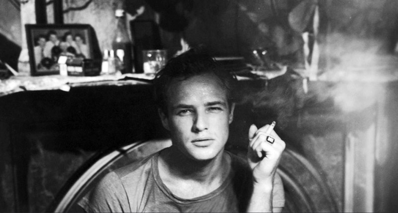 Marlon Brando, najprzystojniejszy Kowalski amerykańskiego kina w "Tramwaju zwanym pożądaniem" Elii Kazana.
