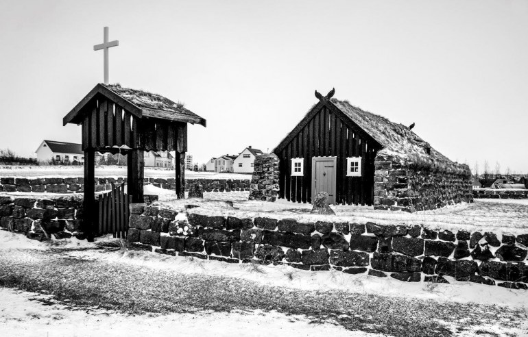 Fotografia z wystawy "Ostańce próśb": Arbaejarsafnskirkja, Islandia (fot. Jonas Hallgrimsson)