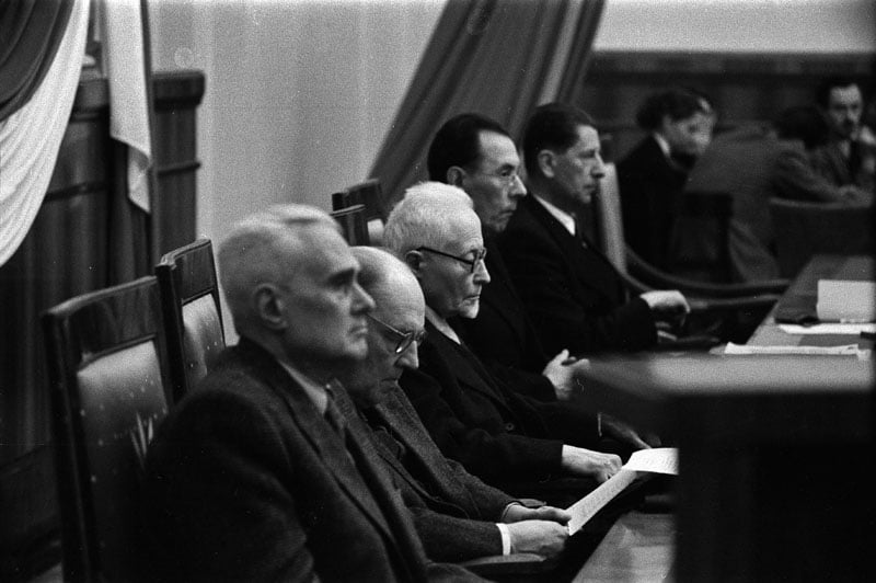 Warsaw, 13 November 1955. General assembly of the Polish Academy of Science (PAN). From the left: Witold Wierzbicki, Wacław Sierpiński, Kazimierz Nitsch, Jan Dembowski & Stanisław Kulczyński, photo: Władysław Sławny/Forum