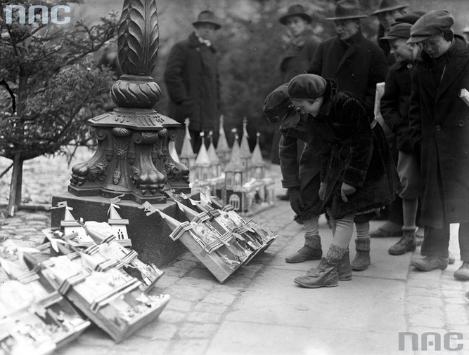 Продажа краковских рождественских вертепов, 1934. Фото: NAC 