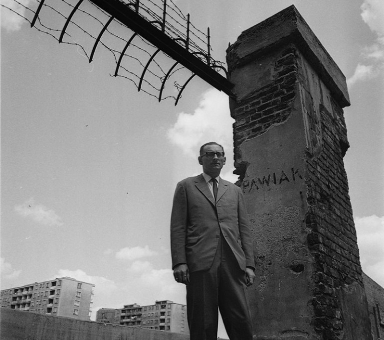 Władysław Bartoszewski, Pawiak, Warszawa, 1967, fot. Tadeusz Rolke