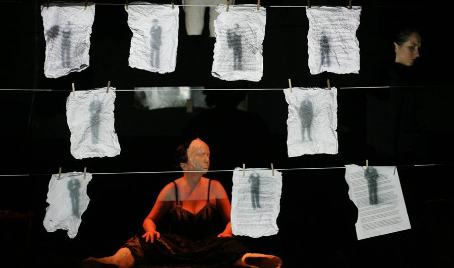 A scene from Teatr Pinokio's Bruno Schulz - Historia wystepnej wyobraźni