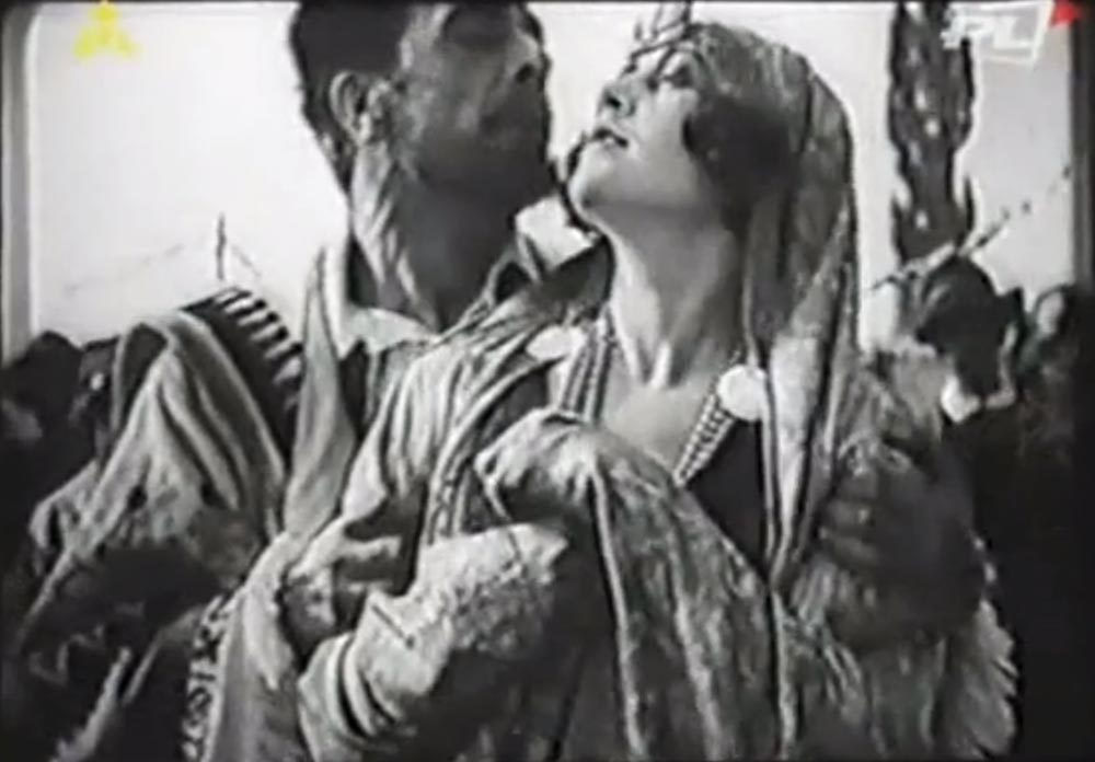 Kadr z filmu "Cyganka Aza" w reżyserii Artura Twardyjewicza, rep. SMS