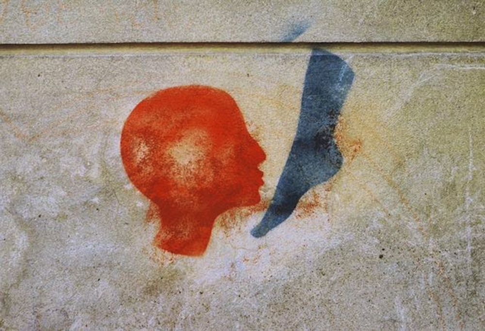"Kiss", Warszawa, ul.Karowa,1986, T.Sikorski. Praca z wystawy "Dzika grafika. Pół wieku ulicznej dywersji wizualnej w Polsce 1967–2017", Muzeum Plakatu w Wilanowie