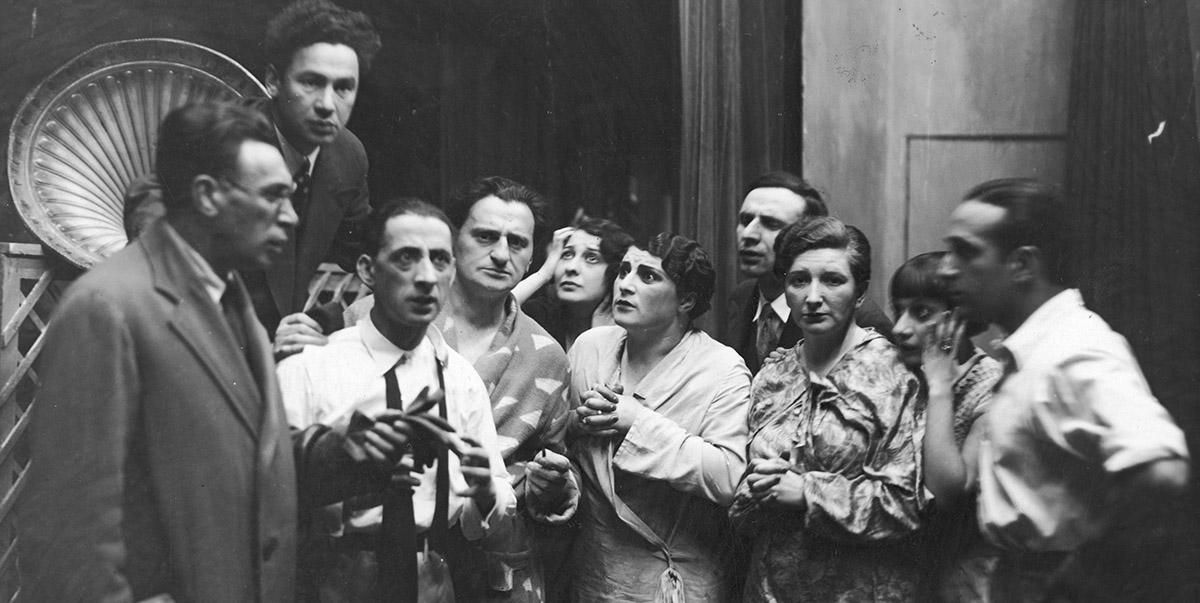 Teatr Scala przy ulicy Dzielnej 1 w Warszawie. Zespół teatralny, 1932, fot. www.audiovis.nac.gov.pl (NAC)