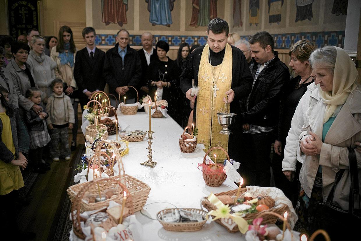 Білосток, освячення їжі перед православним Великоднем у церкві Святого Пророка Іллі, фот. Marcin Onufryjuk / Agencja Gazeta