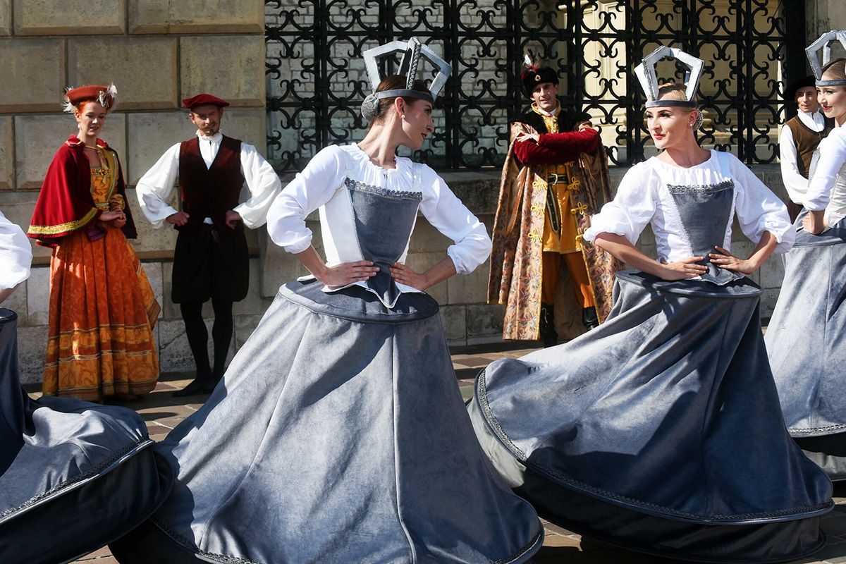 The Zygmunt Bell: The Sound of Polish History, Article