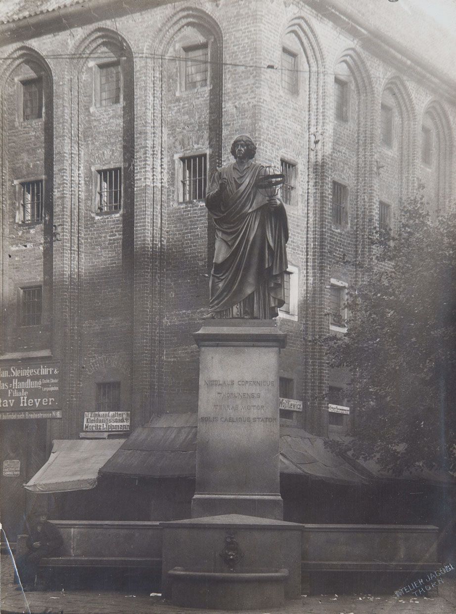 Pomnik Mikołaja Kopernika w Toruniu, przed 1918, fot. Atelier Jacobi / Polona
