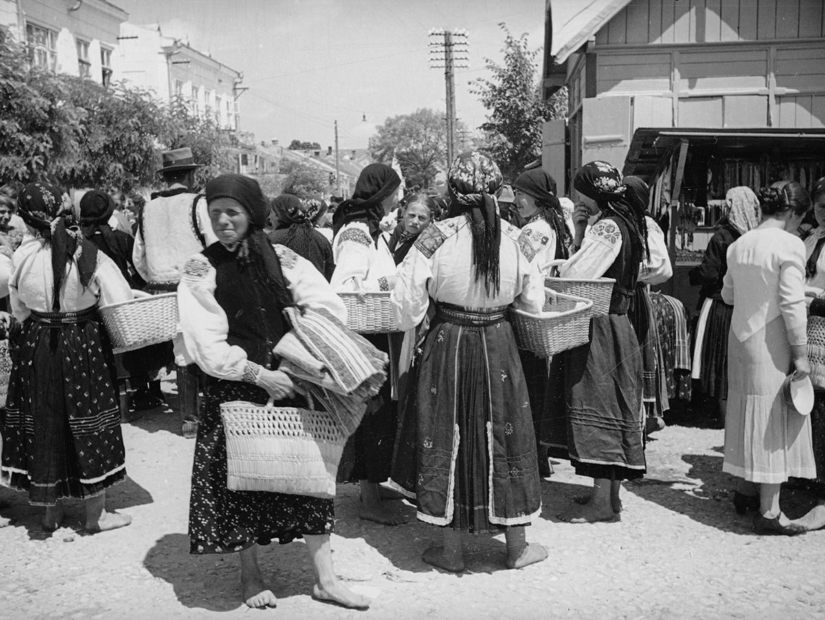 Літній базарний день у місті Надвірна на Івано-Франківщині, 1938 р., Генрик Поддембський, фот. NAC