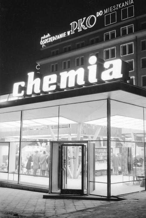 Zbyszko Siemaszko, chemistry pavilion at the crossroads of Bracka and Nowogrodzka streets, between 1961 and 1970, photo: National Digital Archives (NAC)