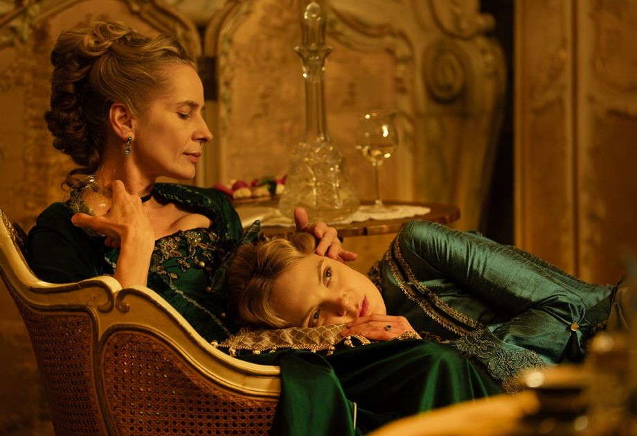 Kadr z serialu Netflixa: Kazimiera Wąsowska i Izabela Łęcka
