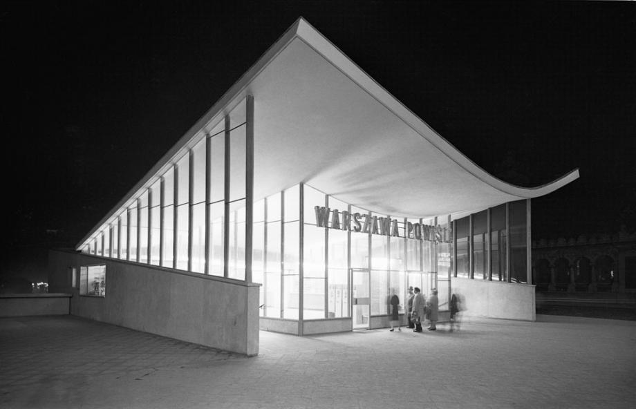 Zbyszko Siemaszko, railway station Warszawa-Powiśle, 1963,  photo: National Digital Archives (NAC).