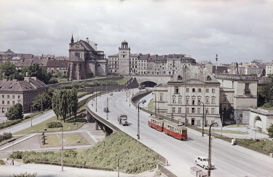 Zbyszko Siemaszko, East-West route, view from Śląsko-Dąbrowski bridge in direction of Old Town between 1961 and 1968, photo: National Digital Archives (NAC)