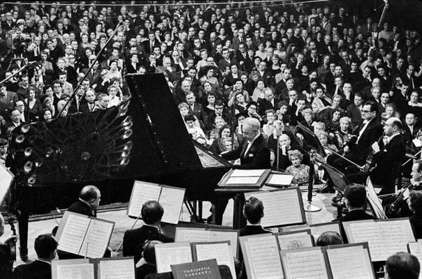 Time machine: April 18, 1940: Arthur Rubinstein plays Augusta concert