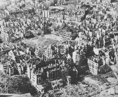 Old Town after the Warsaw Uprising, photo: Wikipedia
