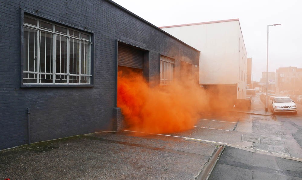 Marcin Dudek, "Sing When You're Winning", granat dymny, interwencja w Karst Art Space, 2016, fot. dzięki uprzejmości artysty