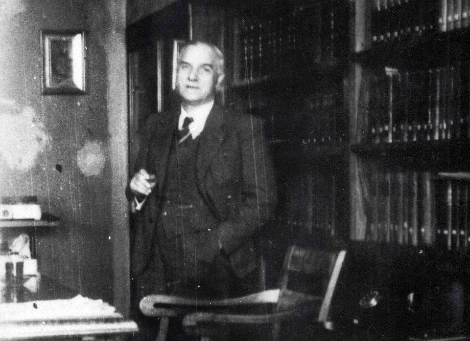 Ян Чохральский в своем кабинете в Варшавском политехническом институте, фотография скорее всего сделана вскоре после вторжения в Польшу нацистов. Фото: Forum
