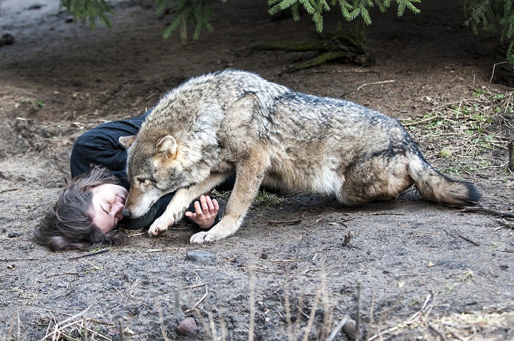 Natalia Bażowska, "Luna", 2014, videoperformance, film, kolor, dźwięk, zapętlenie, fot. dzięki uprzejmości artystki