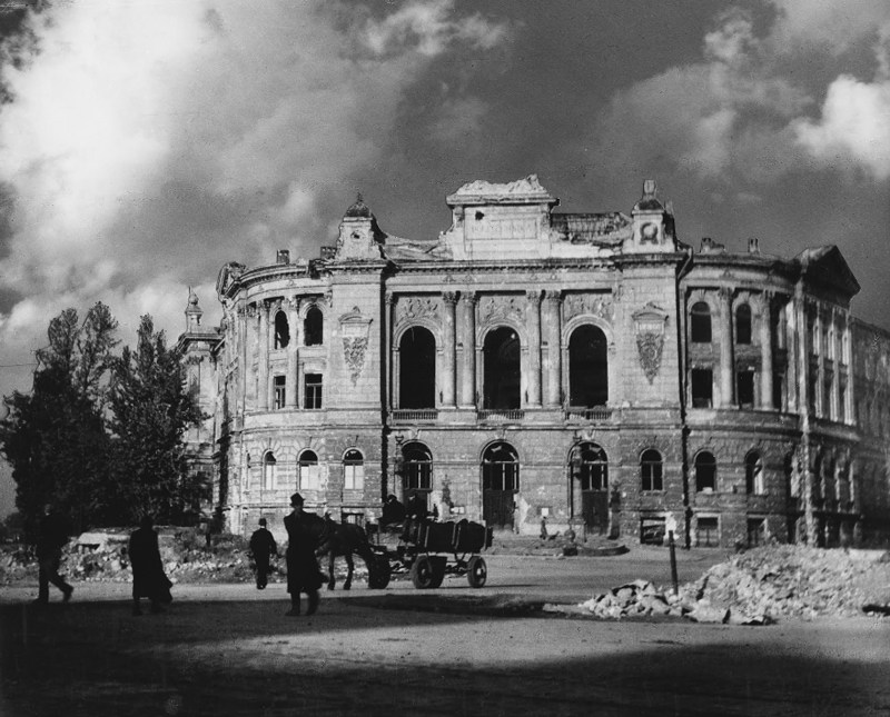 Plac Politechniki, Warsaw, Polska, 1945/46, fot. Maria Chrząszczowa / Fundacja Archeologia Fotografii