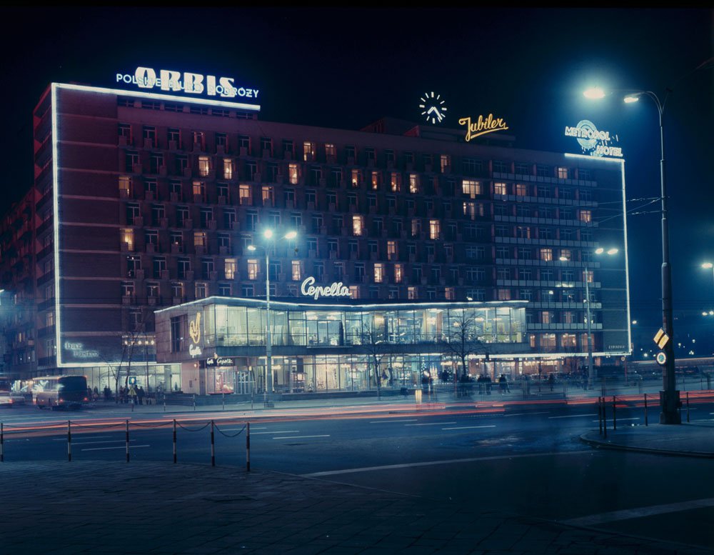 Neony, Marszałkowska. Warszawa, 1974, fot. materiały producentów